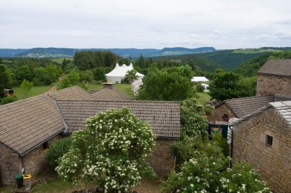 Viens créer un village bénévole à Bécours